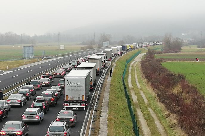 Zastoji Obrežje in Metlika | Foto PU Novo mesto