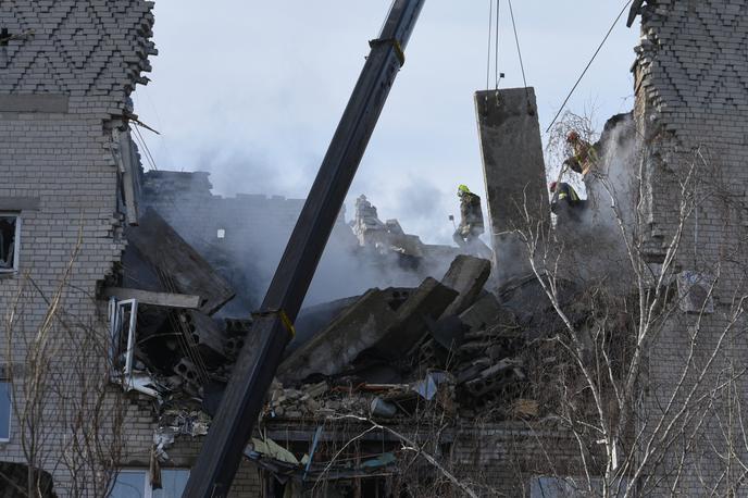 Napad z droni na Dnipro, Ukrajina | Ruske rakete so zadele vrtec, fakulteto in eno od podjetij. | Foto Reuters