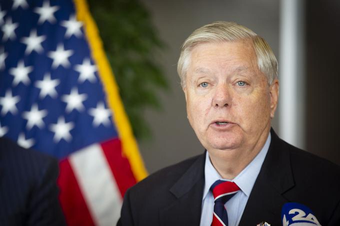 Republikanec Lindsey Graham je napovedal, da bo izid ameriških volitev izredno tesen in da bosta ne glede na izid z demokratom Menendezom znova skupaj obiskala Slovenijo.  | Foto: Bojan Puhek