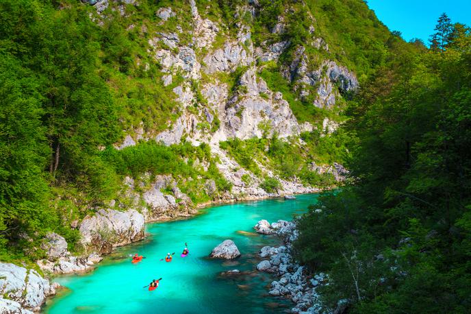 soča | Zaradi onesnaženja reke Soče so v občini Kanal ob Soči na območju od Rodeža do Plavi do preklica strogo prepovedali kopanje v reki. | Foto Getty Images