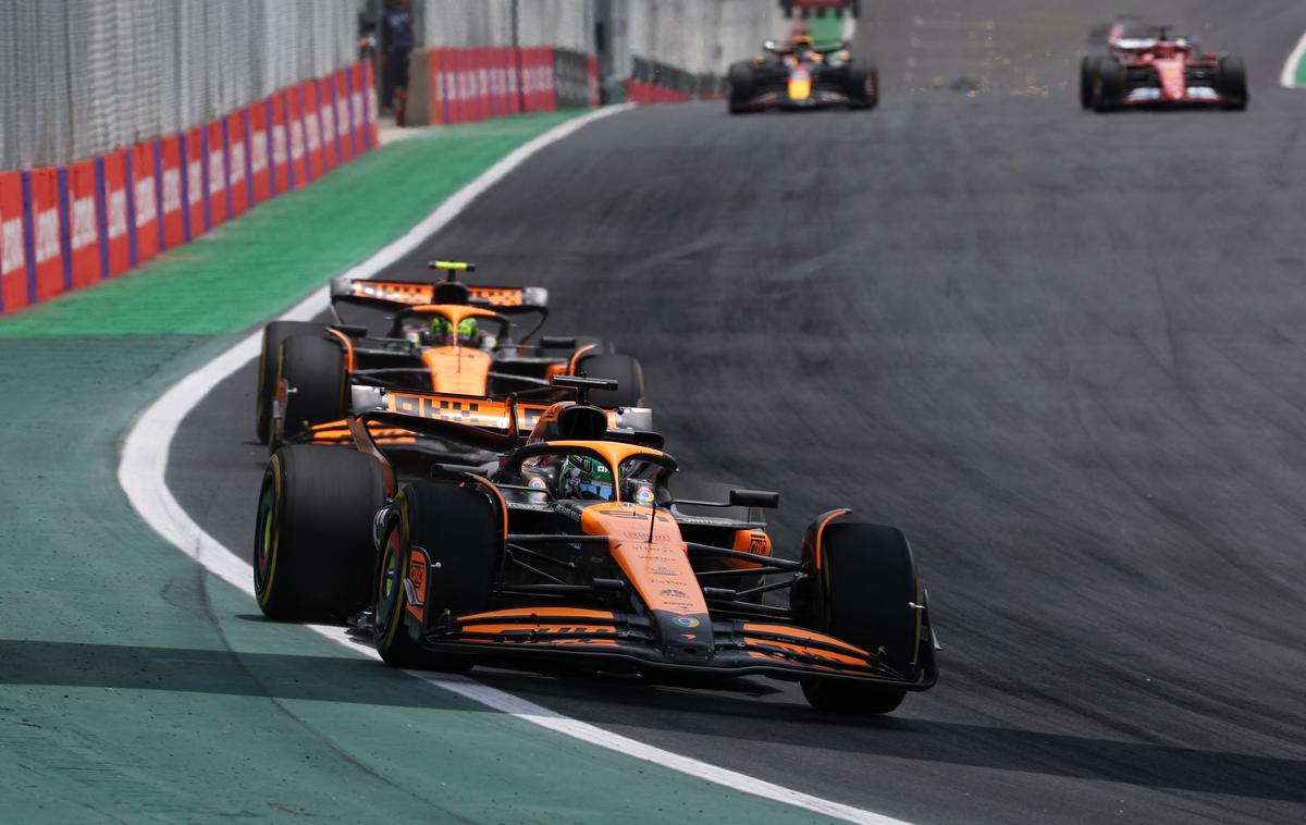 Sao Paulo Oscar Piastri Lando Norris McLaren | Večji del šprinta je dobil Oscar Piastri, a je štiri kroge pred ciljem predse spustil Landa Norrisa. | Foto Reuters