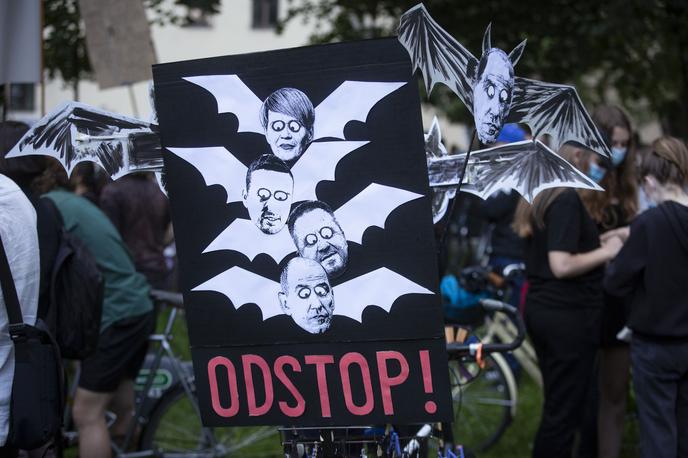 Protesti, skupščina. | V Ljubljani so se že petnajsti petek zapored zbrali protivladni protestniki. | Foto Bojan Puhek