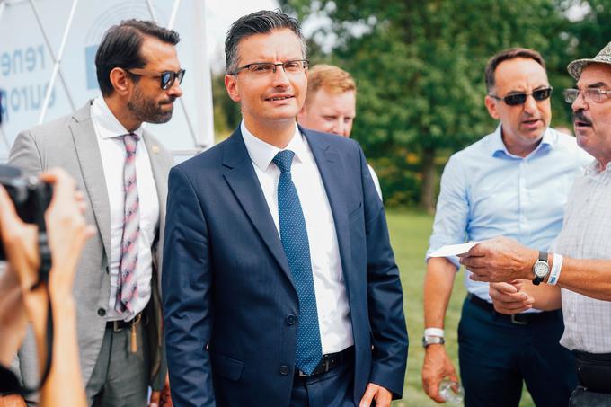 Med politiki je najbolj priljubljen premier vlade. | Foto: STA ,