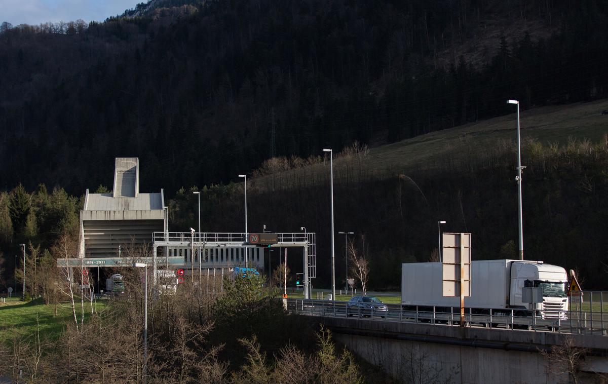 predor Karavanke | Na Darsu ocenjujejo, da bi lahko po najboljšem scenariju začeli graditi ob koncu leta, a bi lahko vnovične pritožbe dela še zamaknila. | Foto Klemen Korenjak