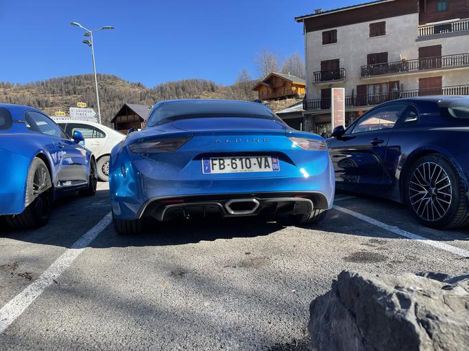 Tako ob cesti kot v konkurenci tudi dirkalniki znamke Alpine. | Foto: Gregor Pavšič