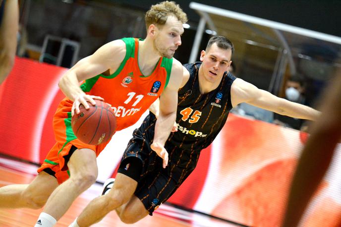 KK Cedevita Olimpija | Olimpija je s 105:69 odpravila Prometheas in pred drugim delom tekmovanja zasedla drugo mesto v skupini. | Foto KK Cedevita Olimpija