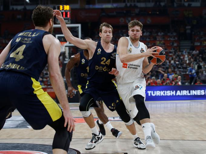 Luka Dončić je do trojnega dvojčka prišel v Španiji, ne pa tudi v evroligi. | Foto: Reuters