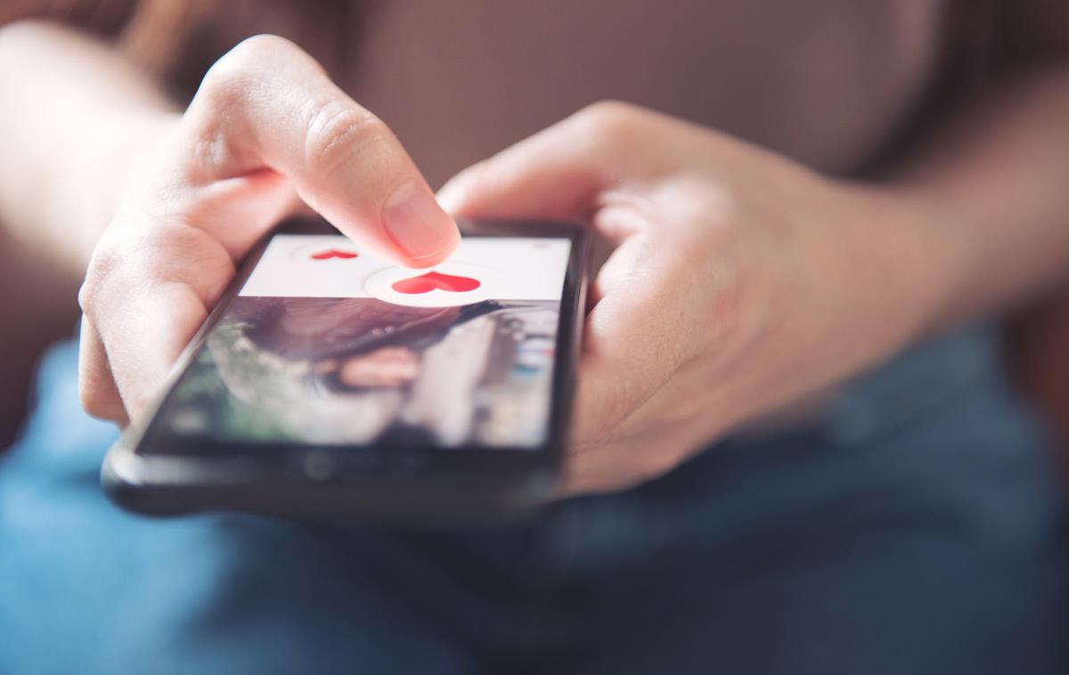 mobilni telefon | V nekaterih azijskih državah so z uporabo mobilnih telefonov uspešno okrepili boj proti epidemiji, a bo za podobne rešitve v Evropski uniji treba tudi dosledno spoštovati striktno evropsko zakonodajo o varovanju osebnih podatkov.  | Foto Getty Images