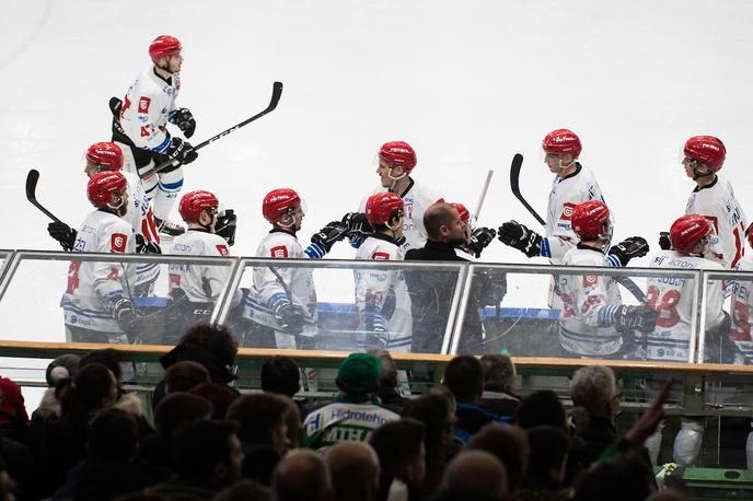 HK Olimpija HDD Jesenice | Hokejisti Jesenic so po podaljšku izgubili pri Cortini. Tekma je bila zaradi ukrepov v povezavi s koronavirusom odigrana za zaprtimi vrati. | Foto Grega Valančič/Sportida