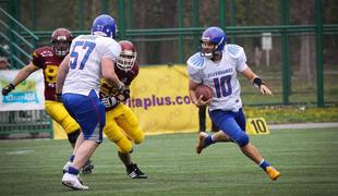 Silverhawks mogočno, Vukovi gladko v finale