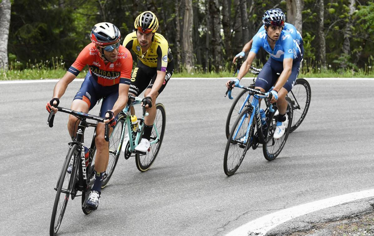 Vincenzo Nibali Primož Roglič | Primož Roglič je v boju za rožnato majico izgubil dragocen čas. | Foto Giro/LaPresse