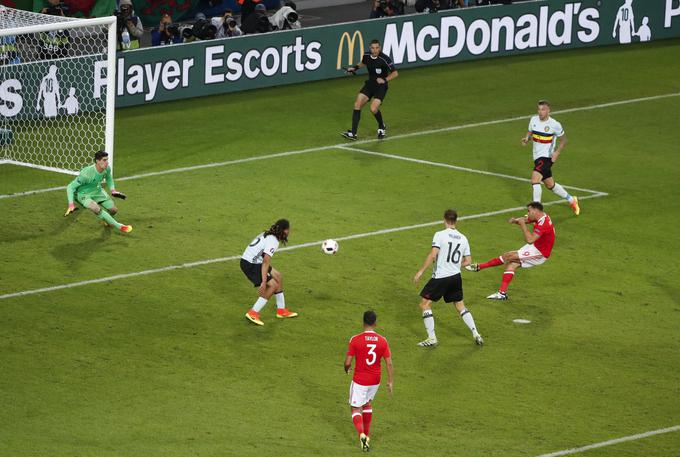 V četrtfinalu je z eno potezo iz igre vrgel tri branilce Belgije in Wales popeljal do polfinala. | Foto: 