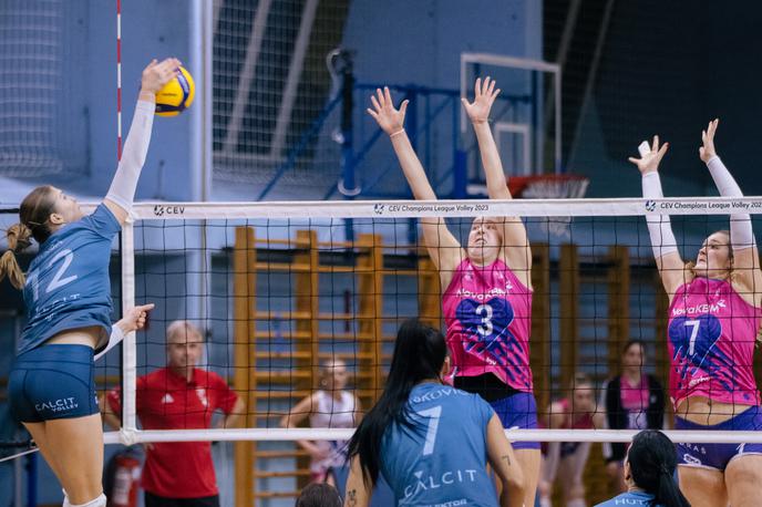 Nova KBM Branik - Calcit Volley | Odbojkarice Nove KBM Branik so ugnale Calcity Volley. | Foto Klemen Brumec