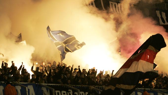 Navijači Dinama po razpadu Jugoslavije še niso spremljali dvoboja med modrimi in Crveno zvezdo. | Foto: Reuters