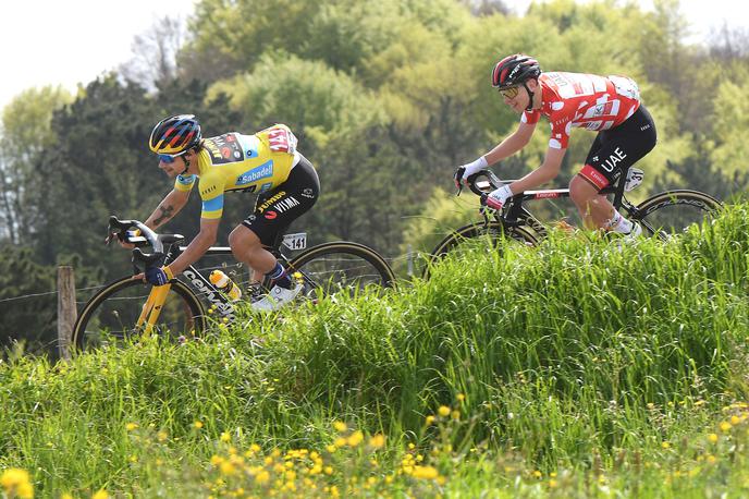 Primož Roglič Tadej Pogačar | Primož Roglič in Tadej Pogačar sta osrednja favorita za skupno zmago na Dirki po Franciji. Delnice višje kotirajo pri mlajšem Pogačarju, ki je dvakrat zapored osvojil prestižni Tour. Oba se zavedata, da bo do Elizejskih poljan na cesti veliko pasti. | Foto Guliverimage