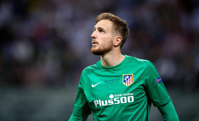 Jan Oblak se je še sedmič znašel na seznamu stotih najboljših nogometašev na svetu, ki ga sestavlja angleški Guardian. Osvojil je 89. mesto. Najvišje je bil leta 2019, ko je zasedal 24. mesto. | Foto: Guliverimage