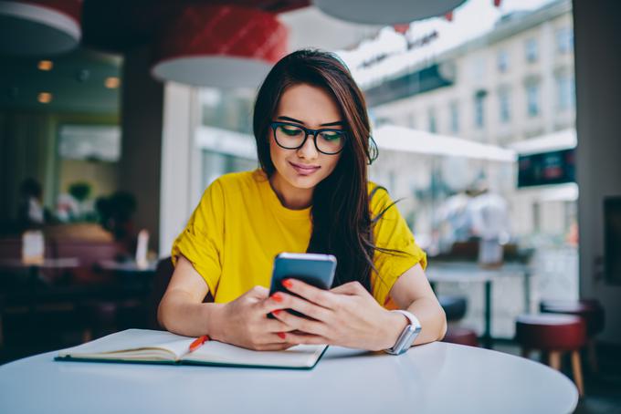 Vse, kar potrebujete, sta pametni telefon in prejemnikova telefonska številka ali e-naslov ... in denar. Denar, ki vam ga bodo prek Flika nakazali drugi, bo na vašem računu v nekaj sekundah. Storitev deluje tako na androidnih telefonih kot na sistemu iOS. | Foto: 