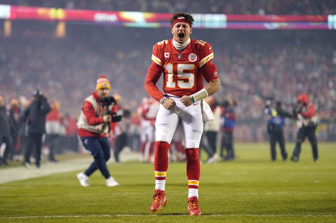 Patrick Mahomes je bil znova neustavljiv, podal je za pet touchdownov. | Foto: Reuters