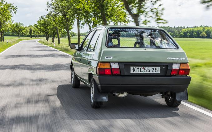 Škoda je leta 1987 po 46 letih obudila ime Favorit in izdelala svoj do takrat najbolj moderni avtomobil. Ta je bil eden ključnih modelov za nadaljnjo rast znamke in vstop v Volkswagnov koncern. Favorit je bil prvi avtomobil znamke Škoda s pogonom na sprednji par koles. | Foto: Škoda