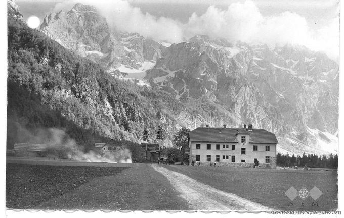 Nekdanji hotel Plesnik sta leta 1932 obiskala tudi jugoslovanski kralj Aleksander in angleški kralj Jurij V.. Hotelir France Plesnik jima je postregel s savinjskim želodcem, ki je bil angleškemu kralju tako všeč, da so ga pozneje v posebnih lesenih škatlah začeli dostavljati na njegov dvor. | Foto: Arhiv Hotel Plesnik