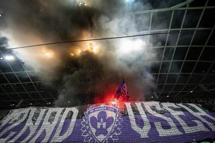 NK Maribor, navijači | Mariborčani bodo plačali 500 evrov kazni. | Foto Vid Ponikvar