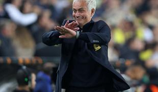 Mourinho zmago slavil kot otrok, ker ga je jezil VAR sodnik #video