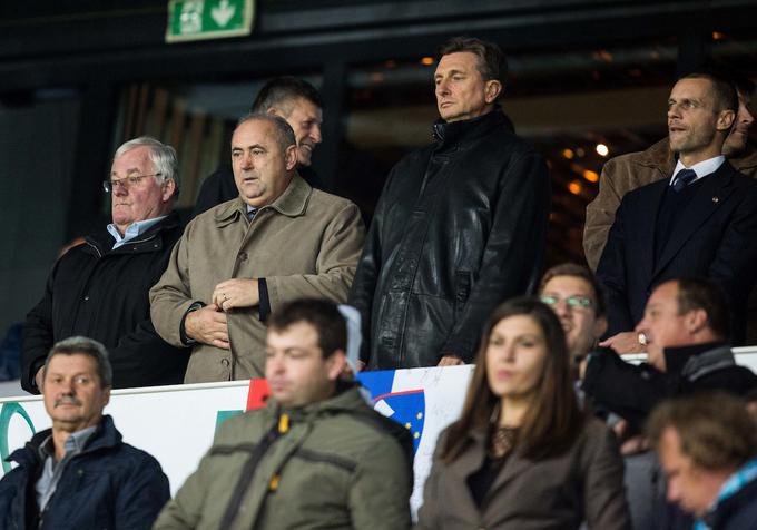 Mijatović v "predsedniški" družbi na častni tribuni med spremljanjem kvalifikacijske tekme med Slovenijo in Anglijo (0:0). | Foto: Vid Ponikvar