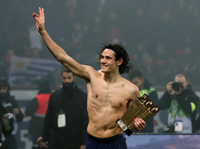 Edinson Cavani je prejel posebno priznanje, saj je postal prvi nogometaš PSG, ki je zabil 200 zadetklov. | Foto: Reuters