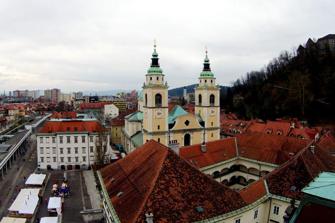 Na ljubljanski nadškofiji pravijo, da niso dobili nobenega vprašanja z občine. | Foto: STA ,