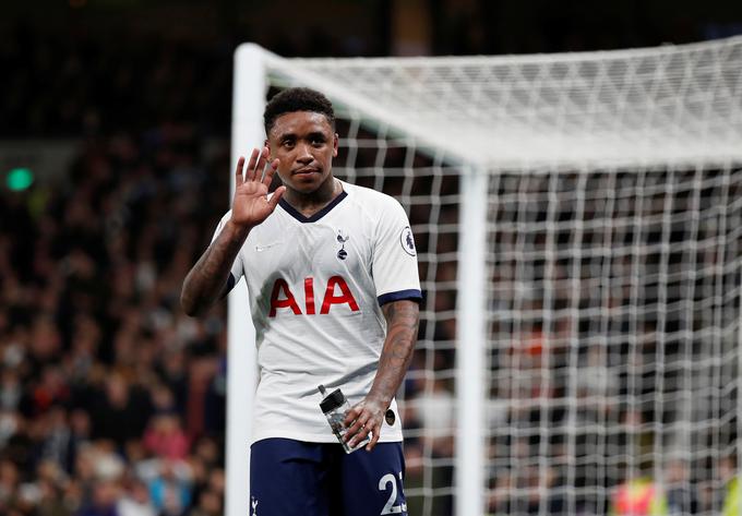 Tottenham v tem letu nima sreče z zdravjem igralcem. Nizozemec Steven Bergwijn je prišel pozimi kot draga in pomembna okrepitev, a si je v začetku tega meseca poškodoval levi gleženj. Trener Jose Mourinho je takrat namignil, da je nekdanji as PSV najverjetneje že končal sezono. | Foto: Reuters