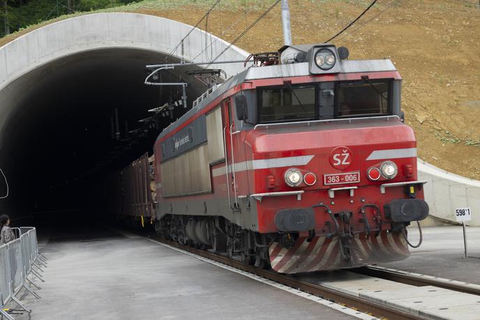 Železniški predor Pekel | Premier Robert Golob je dejal, da je železnica od nekdaj simbol napredka in da vlada namenja vlaganjem v železniško infrastrukturo posebno pozornost. | Foto STA