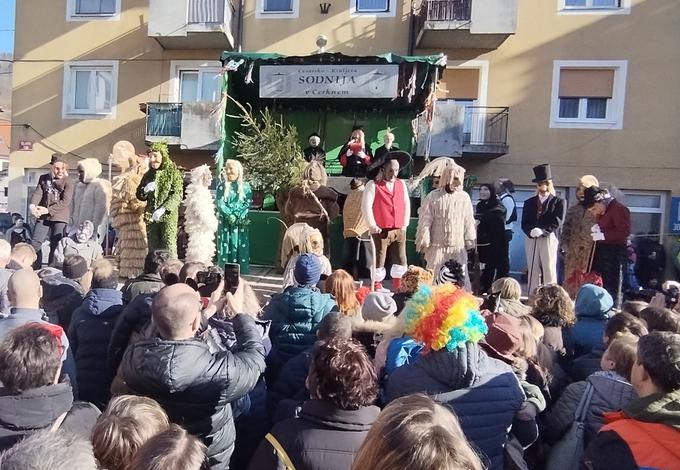 Pustni karneval v Cerknem | Foto: Primorski val/STA