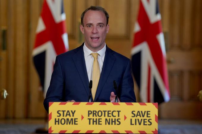 Pričakovati je, da bo Dominic Raab še več tednov nadomeščal Johnsona. | Foto: Reuters