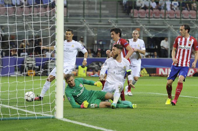 Bele baletnike je v vodstvo po spornem zadetku popeljal kapetan Sergio Ramos.  | Foto: Guliverimage