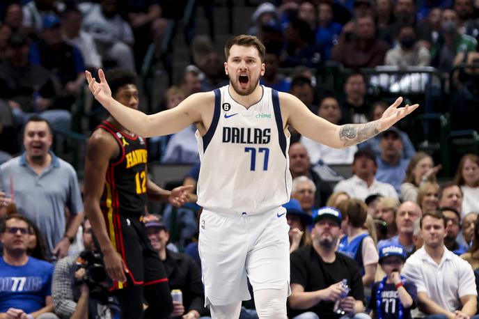 Luka Dončić | Luka Dončić se je po izpuščeni tekmi v Portlandu vrnil na parket, a po srečanju proti Atlanti ni mogel biti zadovoljen z razpletom. | Foto Reuters