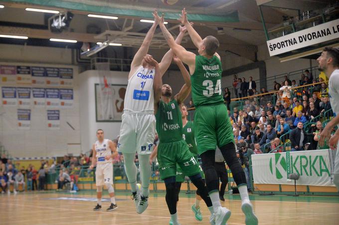 Krka je v Novem mestu izgubila spopad s Cibono. | Foto: Drago Perko/kosarka.si