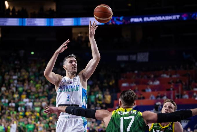 Goran Dragić je v prvem polčasu dosegel deset točk, na koncu jih je zbral 19. Skupno jih ima zdaj na uradnih nastopih za Slovenijo že 1010. | Foto: Vid Ponikvar/Sportida