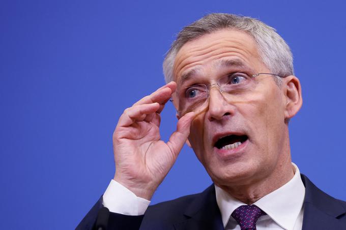 Jens Stoltenberg, ki se bo ministrom pridružil na zasedanju, meni, da omejitve glede uporabe orožja ukrajinskim silam vežejo roke. | Foto: Reuters