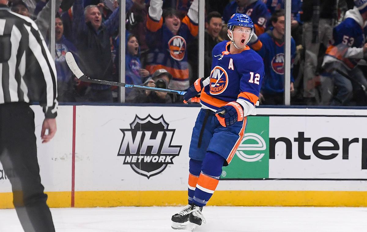 Josh Bailey | Josh Bailey je k zmagi Otočanov prispeval gol in dve podaji. | Foto Reuters