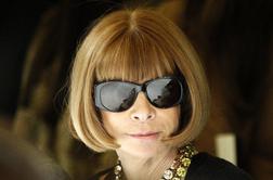 Anna Wintour: strog izraz, paž in sončna očala