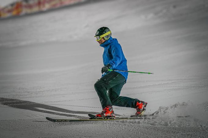 Telemark smučanje je podobno alpskemu smučanju, le da je smučarski čevelj pripet le pri prstih, podobno kot pri teku na smučeh. | Foto: Guliverimage