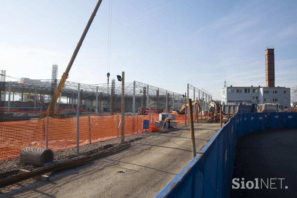 Gradnja IKEA centra v Ljubljani.