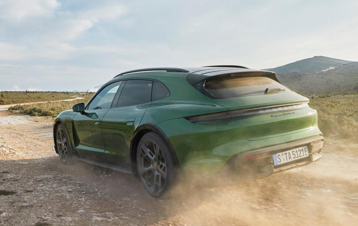 Porsche taycan cross turismo | Taycan je dobil karavanskega brata, ki se ne boji zapeljati niti izven urejenih cest. | Foto Porsche