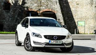 Test: Volvo S60 CC AWD – limuzina, v katero sedeš visoko kot v enoprostorca