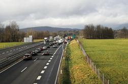 Verižno trčenje na primorki: ena oseba umrla #video #foto