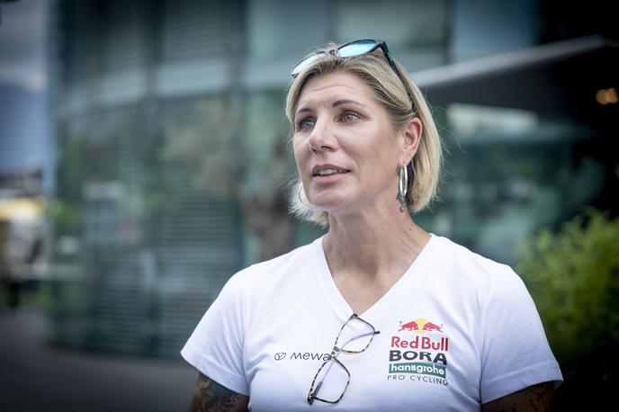 Kirssi Krista Carina | Carina Kirssi ima pri ekipi Red Bull - BORA - hansgrohe prav posebno zadolžitev. Vozi namreč ekipni avtobus. | Foto Ana Kovač