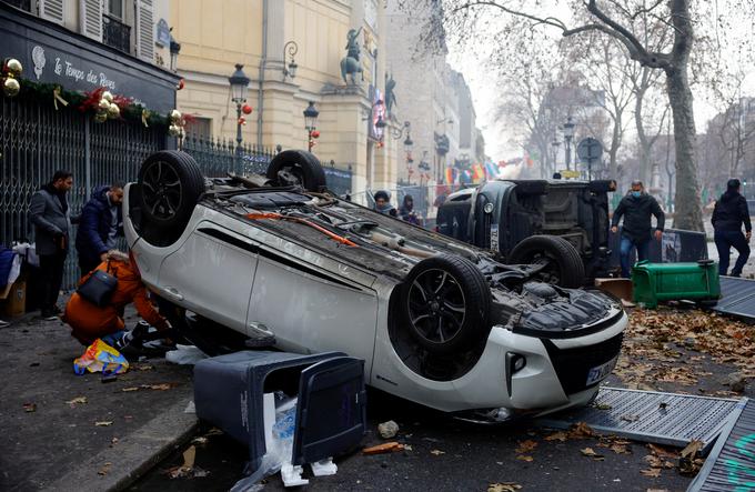 Nemiri so izbruhnili kmalu po napadu.  | Foto: Reuters