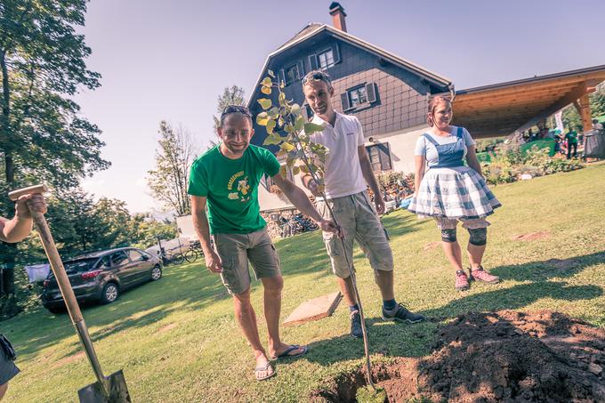 Na Domu na Šmohorju je tradicionalno sklepno dejanje planinske akcije Gremo v hribe. | Foto: 