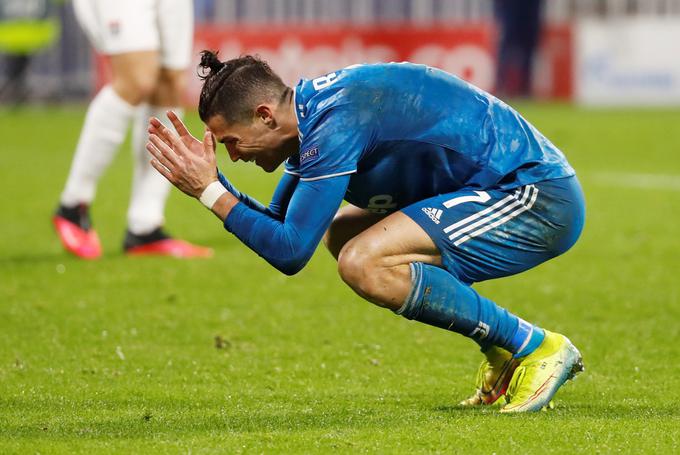 Juventus se je lani od lige prvakov v osmini finala poslovil, potem ko je v Lyonu izgubil z 0:1, doma pa zmagal z 2:1 in izpadel zaradi manj doseženih zadetkov v gosteh. | Foto: Reuters