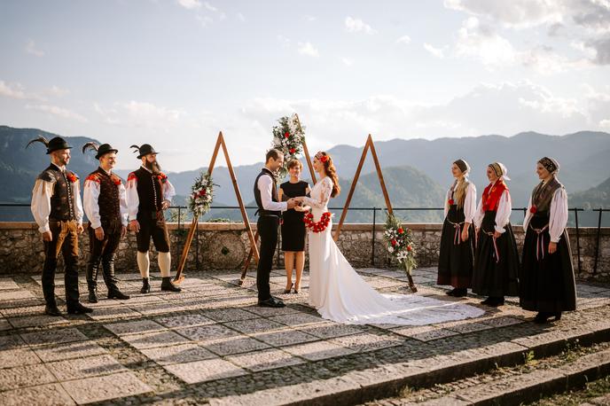 slovenska poroka | Organizatorka porok je pričarala tradicionalno slovensko poroko. | Foto Ana Gregorič Photography